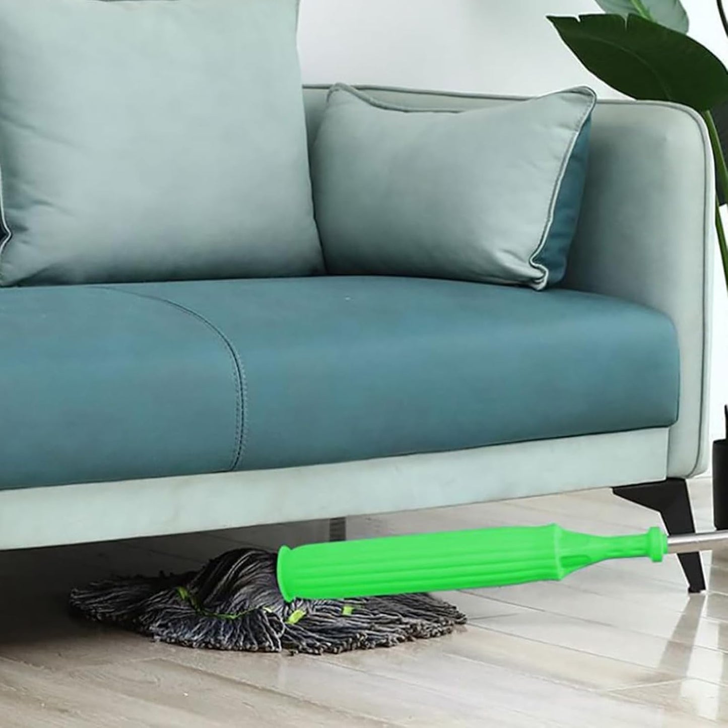 Self-twisting Water Rotating Mop